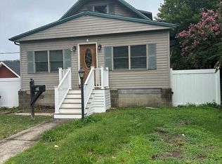 15 E Charles St, Palmyra, NJ 08065