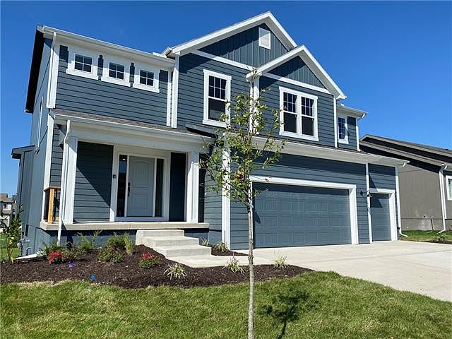 1st image of 1816 NE Ravenwood Dr