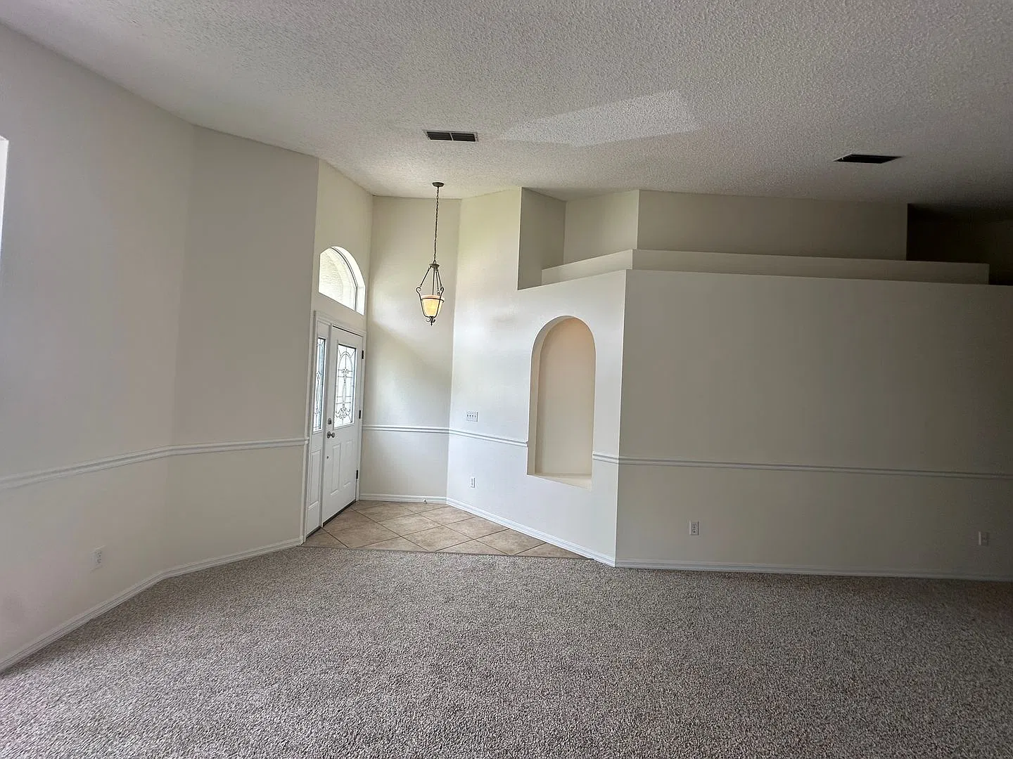 3/2 Split plan with pool! — Photo 3