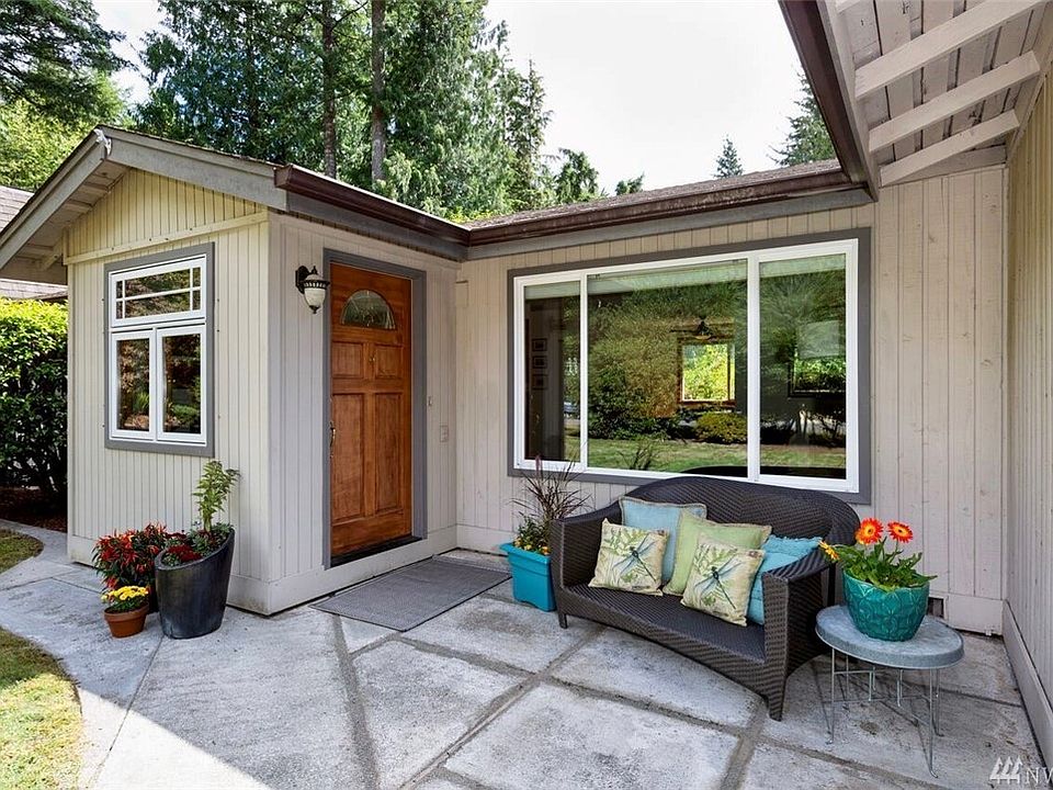 Quaint patio entry, just the right size for out door furniture to soak in the views and sounds of the river. 