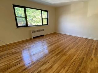 150 Smith St, Freeport, NY 11520