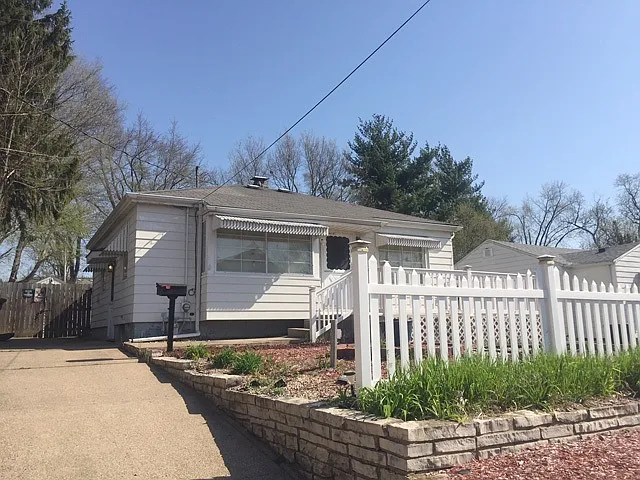 511 E Willcox Ave photo 1