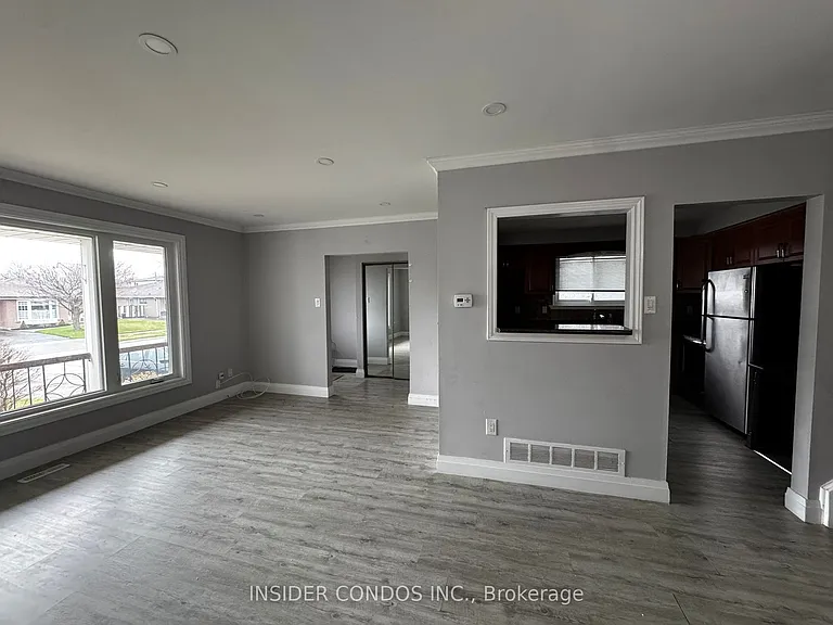 49 Doncaster Dr #UPPER — Photo 11