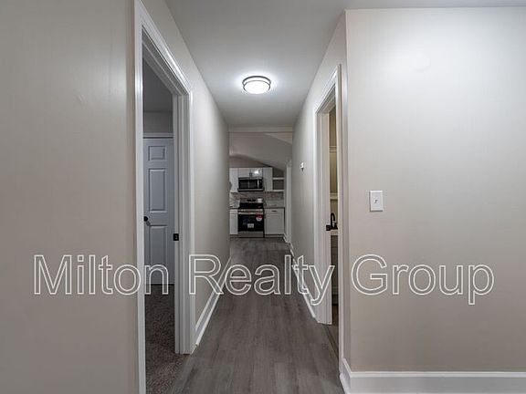 5th image of 1001 S Layton Ave
