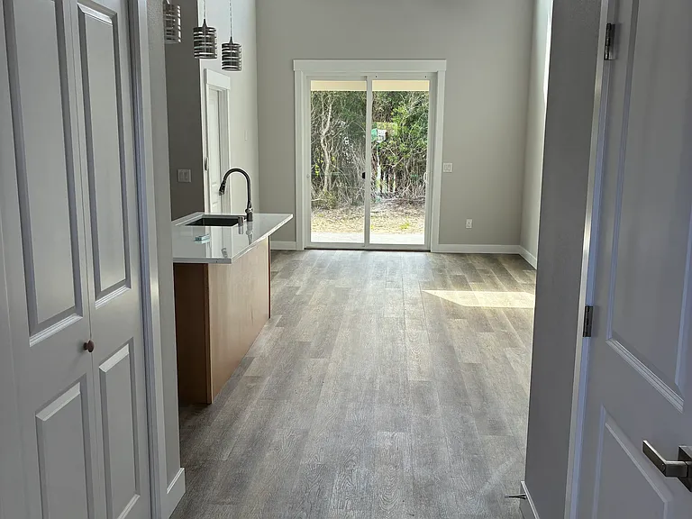 413 Trustee St SW #C — Photo 9