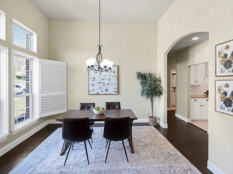 3921 Cameron Ln — Photo 2