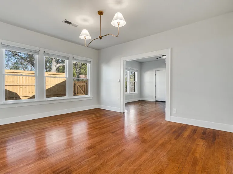 631 N Van Buren Ave — Photo 7