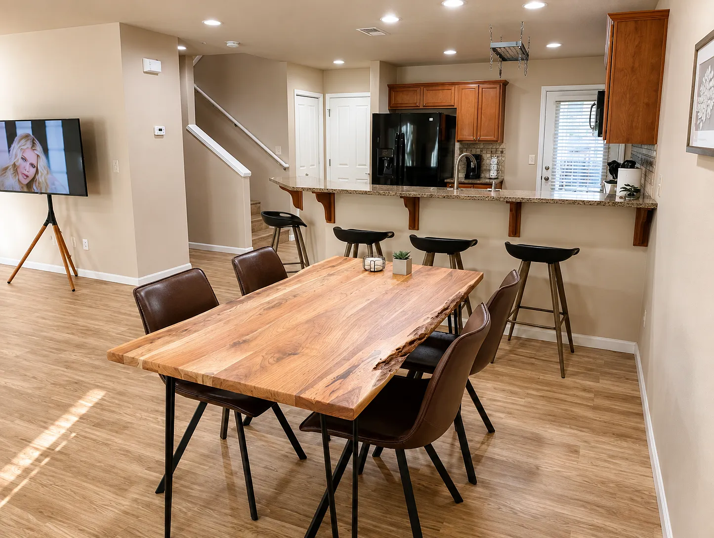 3 bed, 2.5 bath, 1528 sqft, $3,500 — Photo 4
