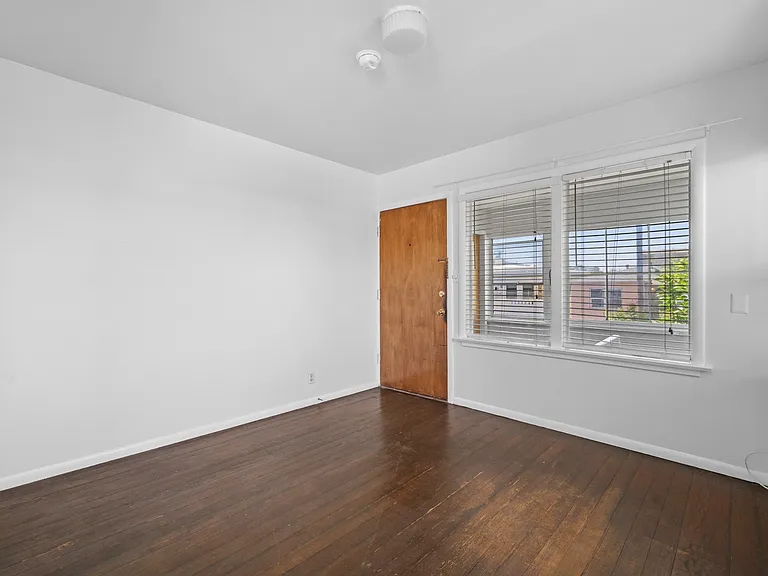 24 Rose Ave #D — Photo 2