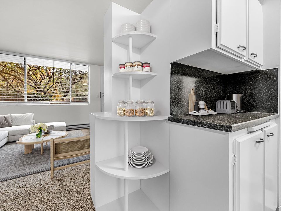 1st image of 1415 NE 52nd St APT 105