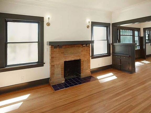 4th image of 935 Everett St #935
