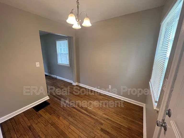90 N Waverly St — Photo 5