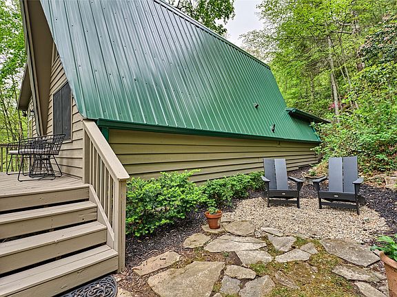2nd image of 60 Owl Pine Road