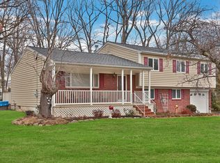 13 Green Oval, Nanuet, NY 10954