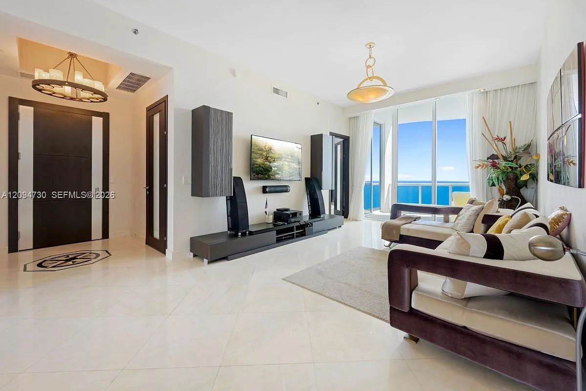 Tdr Tower I Condo — Photo 4