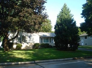 199 Crestview Dr, Burlington, IA 52601