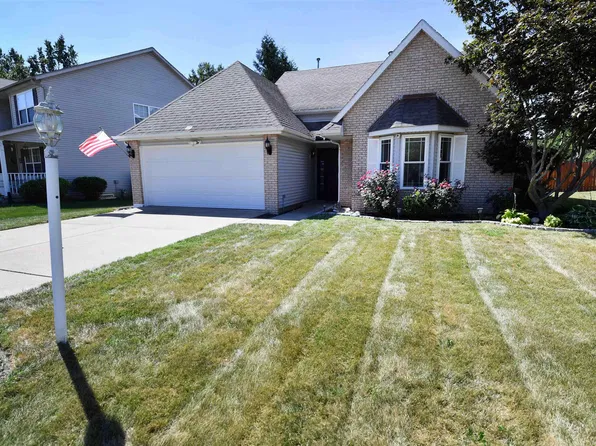 6211 N Frostwood Pkwy, Peoria, IL 61615