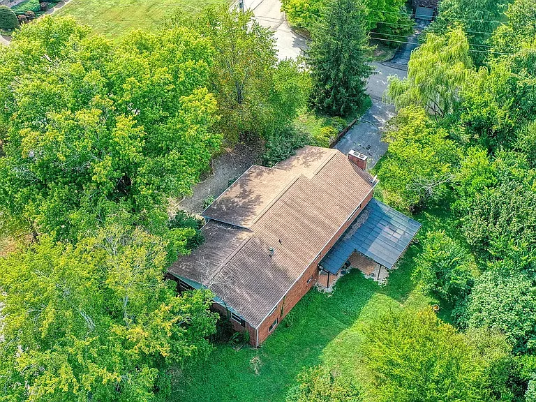 200 Suburban Rd — Photo 15