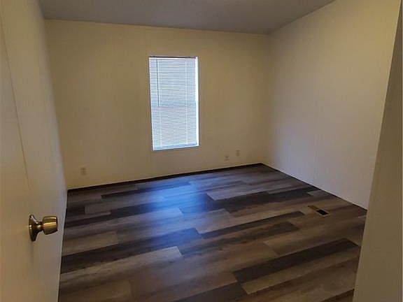 4th image of 1039 Tamarack Dr
