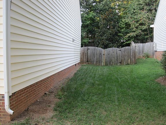 sideyard w/ wide gate to b-y