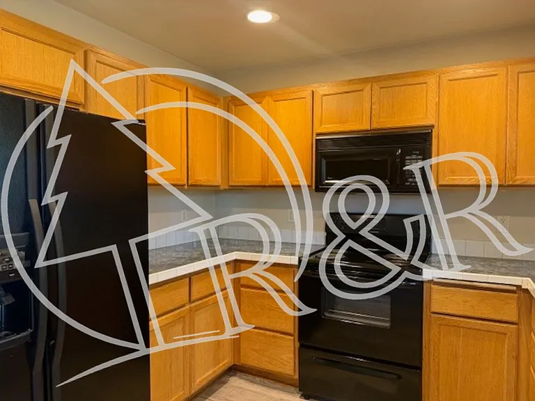 590 Hollyhock Ln — Photo 4