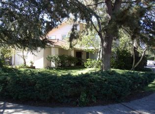 9641 Linda Rio Dr, Sacramento, CA 95827