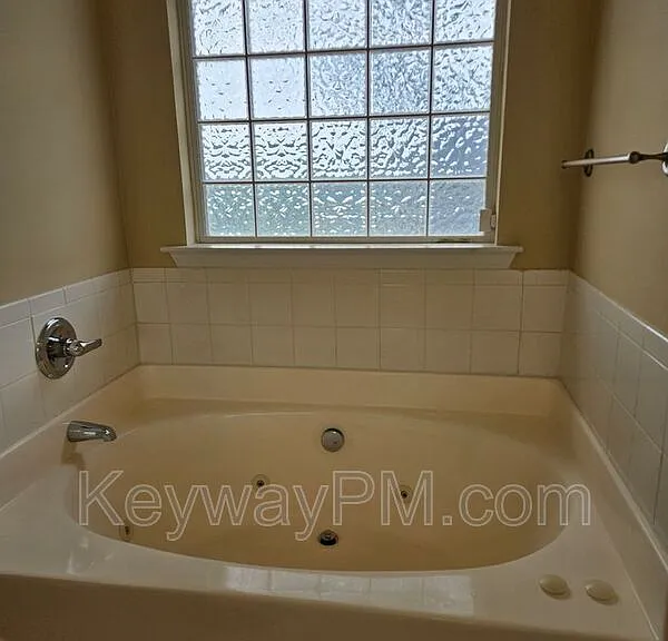 450 Lory Ln — Photo 7