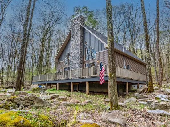 739 Aster Dr, Terra Alta, WV 26764