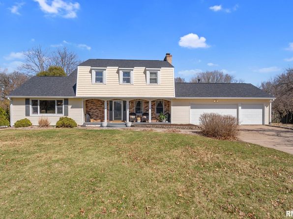 3075 Quail Ridge Rd, Bettendorf, IA 52722