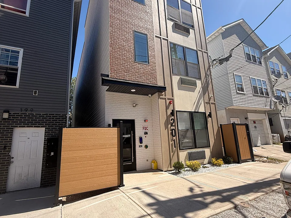 201 Governor St #103