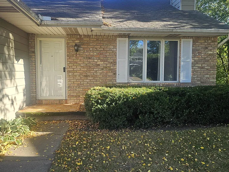 2674 Norwich St — Photo 3
