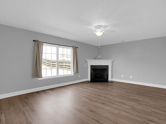 5th image of 740 Applegate Ln