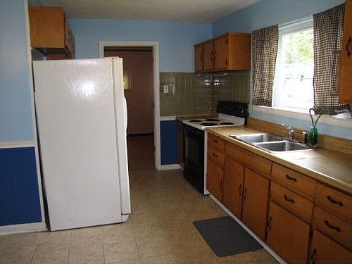 3rd image of 572 Longfellow Ave