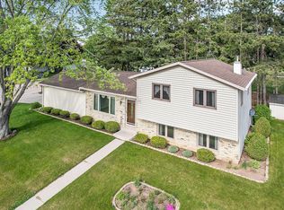 4525 Bellevue Pl, Two Rivers, WI 54241
