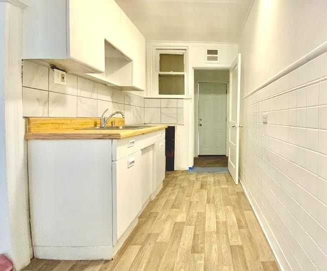 1st image of 2616 Sylmar St