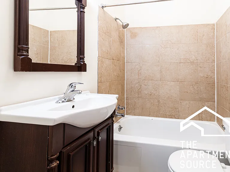 2252 N Southport Ave #2 — Photo 4