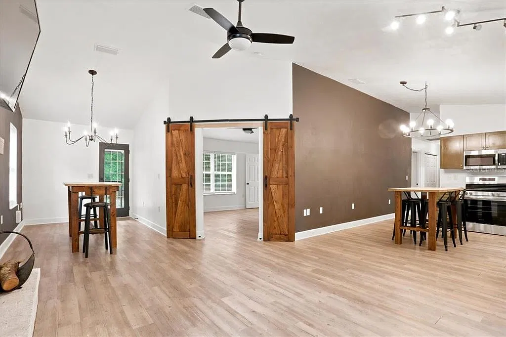 3 bed, 2.0 bath, 1480 sqft, $2,350 — Photo 4