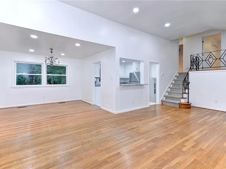 309 Corbin Dr — Photo 5