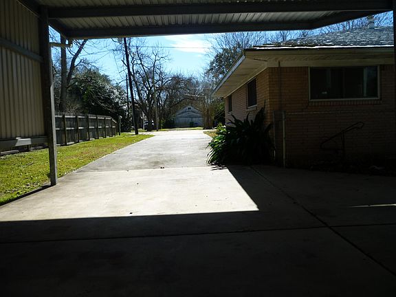5th image of 2526 Bayou Ave
