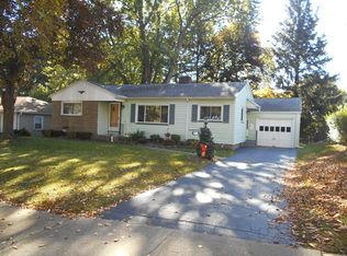 77 Highwood Rd, Rochester, NY 14609