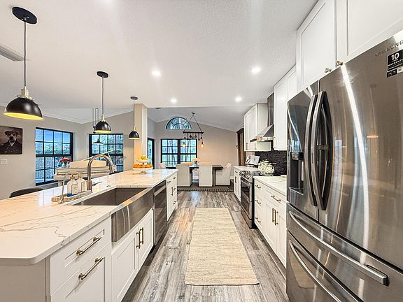 3rd image of 240 Sherwood Forest Drive