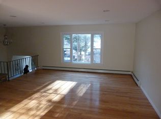 5 Devonshire Dr, Gales Ferry, CT 06335