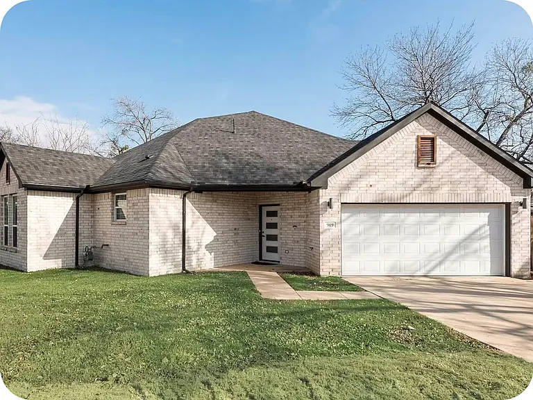909 Marcellus Ct — Photo 1