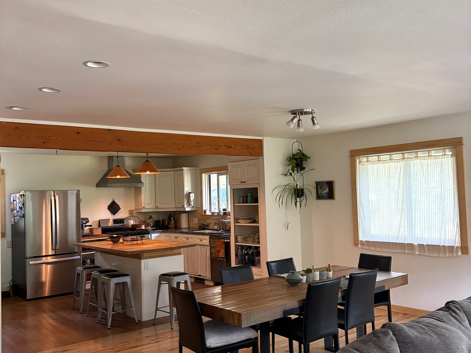 5 bed, 2912 sqft, $7,500 — Photo 3