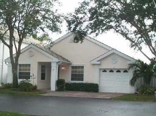 34 Governors Ct, Palm Beach Gardens, FL 33418