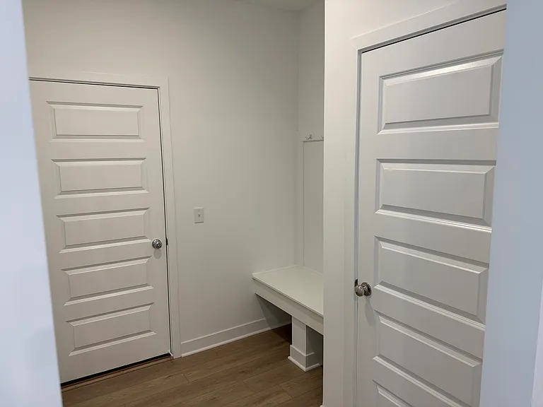 411 Eisenhower St — Photo 16