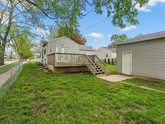 3rd image of 1100 Bourland Ave
