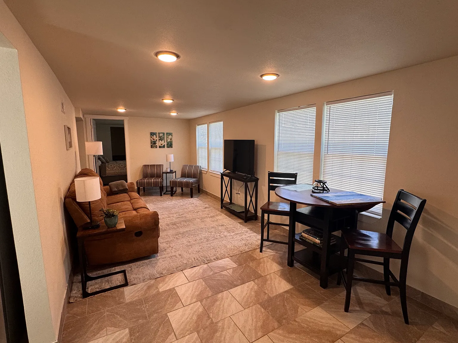 2 bed, 800 sqft, $1,300 — Photo 3