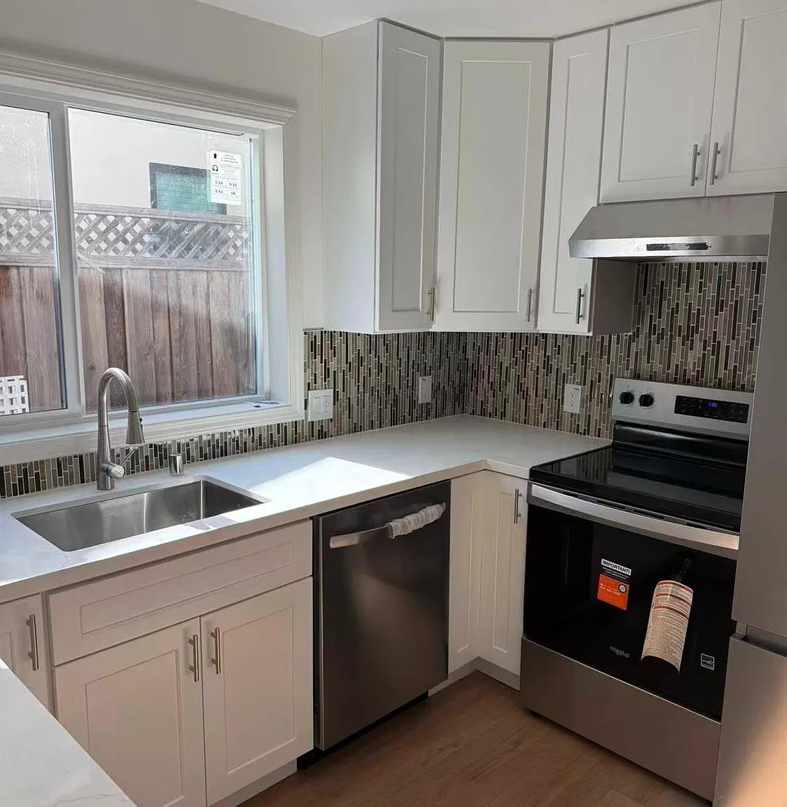 3 bed, 1.5 bath, 800 sqft, $3,500 — Photo 2