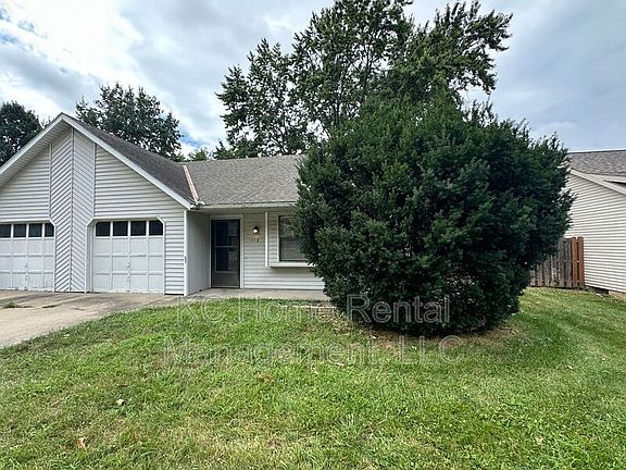 2nd image of 112 SE Greystone Dr